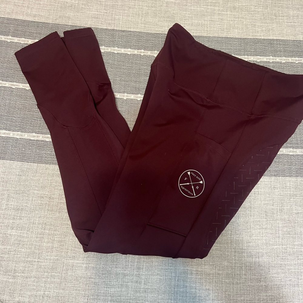 Define full seat legging with cell phone pockets